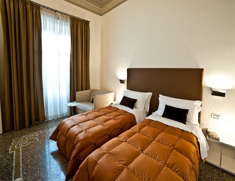 Bed and Breakfast Town House Cavour à Reggio de Calabre Extérieur photo
